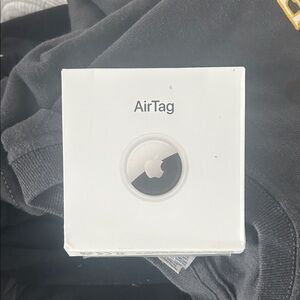 Apple AirTag in Classic White